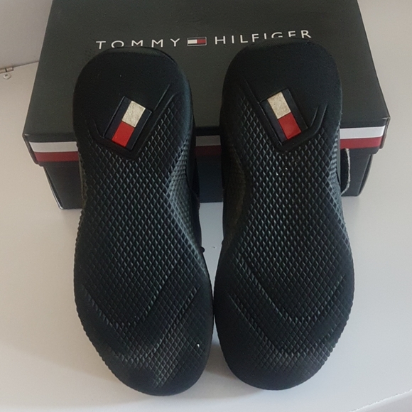 KID'S TOMMY HILFIGER RUNNER'S SZ1 - Picture 8 of 8